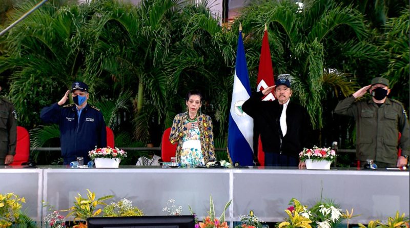 Comandante Daniel Ortega, Compañera Rosario Murillo, General de Ejército Julio Cesar Avilés Castillo y Primer Comisionado Francisco Díaz Madriz, Director General de la Policía Nacional, en acto del 41 Aniversario de la Fuerza Naval del Ejército de Nicaragua