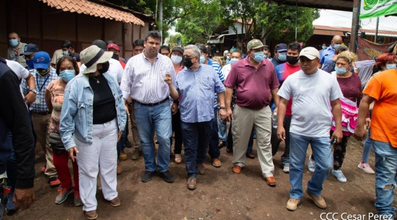 Comerciantes del Mayoreo junto al Secretario General de la Alcaldía de Managua, Fidel Moreno