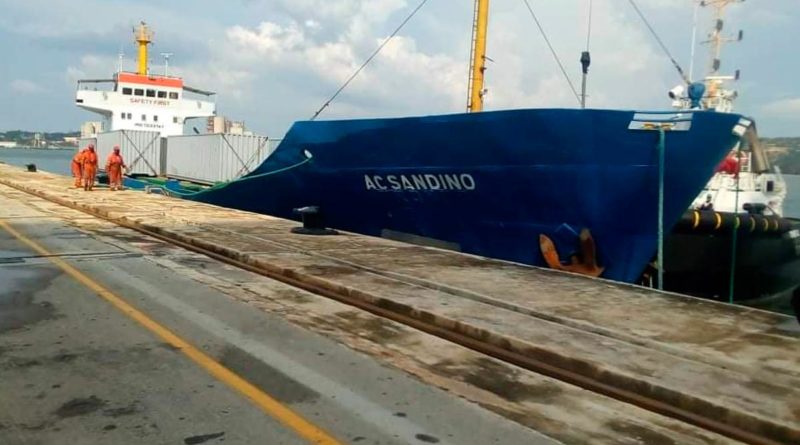 Barco General Augusto C. Sandino a su llegada al puerto cubado Mariel