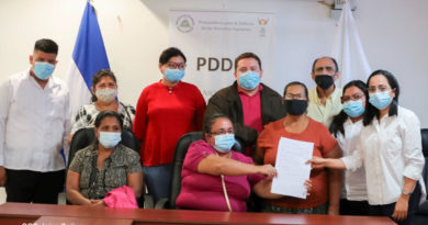 Víctimas del terrorismo golpista denuncian a Berenice Quezada por apología del delito, llamados a la violencia y al odio ante la PDDH.