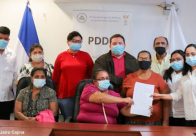 Víctimas del terrorismo golpista denuncian a Berenice Quezada por apología del delito, llamados a la violencia y al odio ante la PDDH.