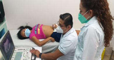 Doctores del Ministerio de Salud brindan atención a mujeres en Bonanza y Rosita
