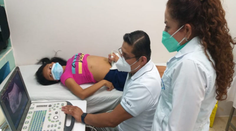 Doctores del Ministerio de Salud brindan atención a mujeres en Bonanza y Rosita