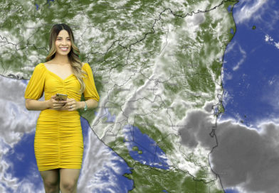 Crismara Mendoza en el programa Es Mi Día brindando el reporte del clima en Nicaragua.