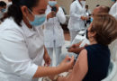 Familias de Managua acuden al Taller de Enfermedades de Transmisión Vectorial de Managua, para recibir la vacuna contra la Covid-19.