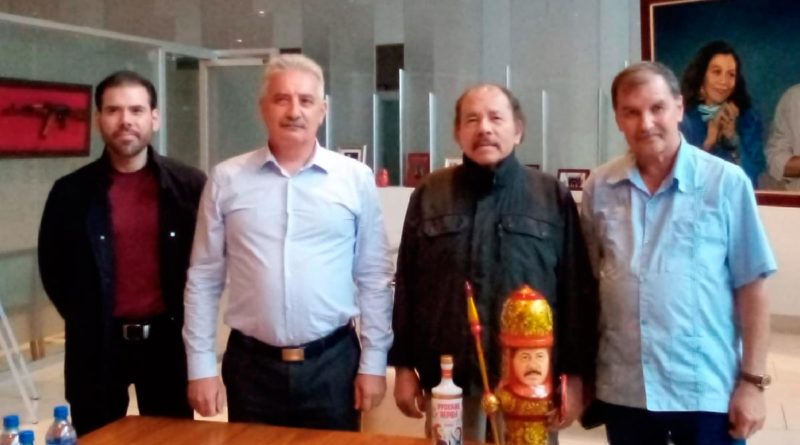 Presidente Daniel Ortega con el Señor Nikolay Frolov, Director del Centro para la Cooperación Científico-Técnica e Innovadora con los Países de Latinoamérica de la Universidad Estatal del Suroeste de Rusia.