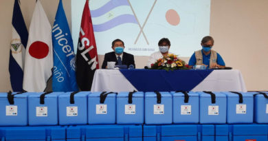 Autoridades del MINSA, Japón y Unicef durante la entrega de la donación