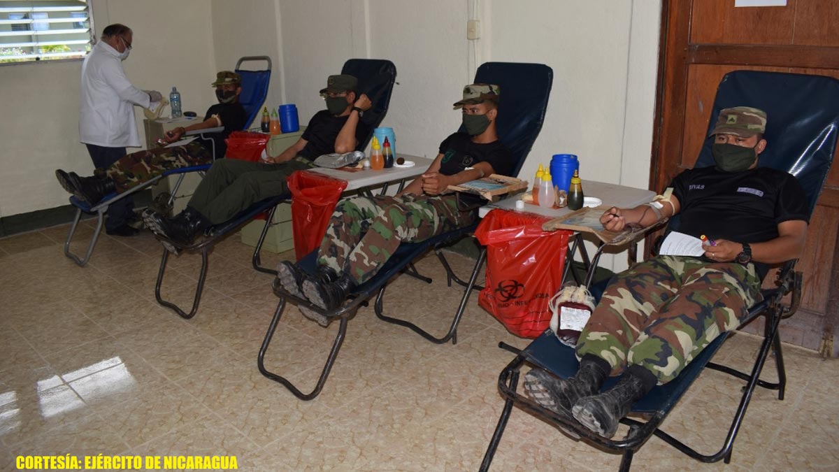 Efectivos del Ejército de Nicaragua participando en jornada de donación de sangre en Estelí