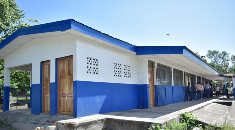 Escuela El Porvenir en sector León-Rota, ubicada en la comunidad que lleva su mismo nombre, en el kilómetro 14 carretera León-Rota.