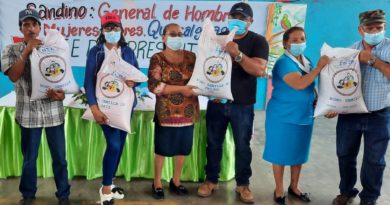 Gobierno Sandinista entrega bonos tecnológicos a familias productoras de Quezalguaque