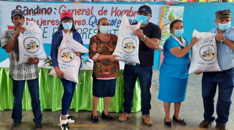 Gobierno Sandinista entrega bonos tecnológicos a familias productoras de Quezalguaque