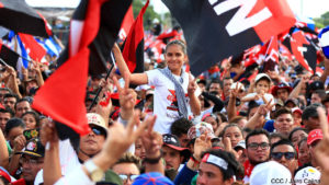 Cientos de miles de nicaragüenses congregados en la Plaza La Fe de Managua, celebrando un aniversario más del Triunfo de la Revolución Popular Sandinista