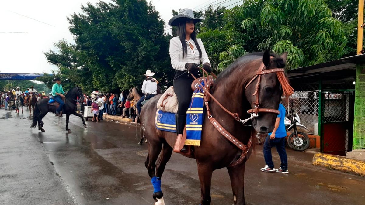Juigalpa vive grandioso desfile hípico en honor a la Virgen de la Asunción
