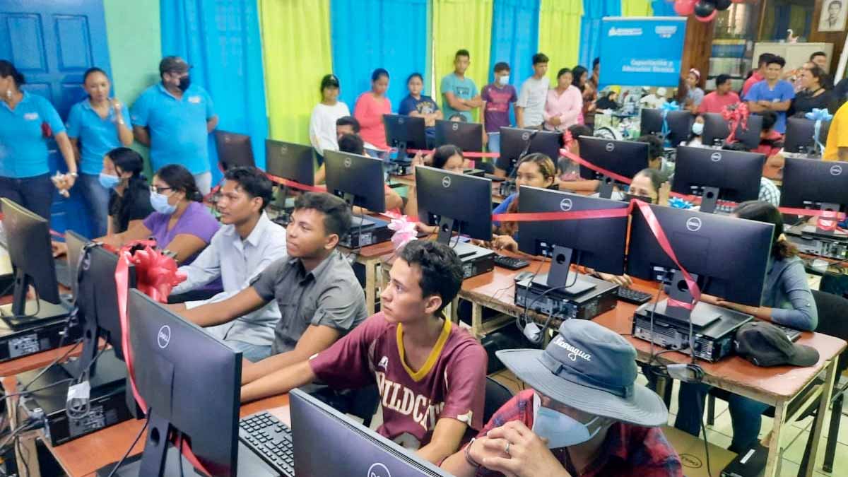 Estudiantes del Tecnológico Agropecuario de Chinandega estrenan laboratorio de computación