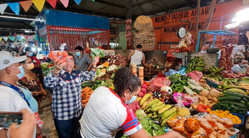El Vicealcalde de Managua Enrique Armas realizó un recorrido por distintos tramos del Mercado Iván Montenegro.
