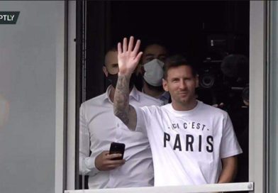 Leo Messi en el aeropuerto de París