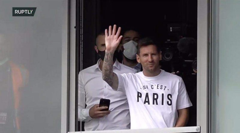 Leo Messi en el aeropuerto de París