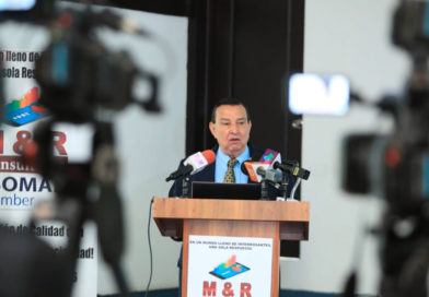Raúl Obregón, gerente general de M&R Consultores durante la presentación de la encuesta, Nicaragua Rumbo a Noviembre 2021 9na Ola.