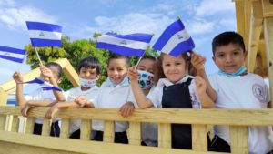 Estudiantes durante la inauguración del Centro Educativo Cristóbal Rugama en Masaya