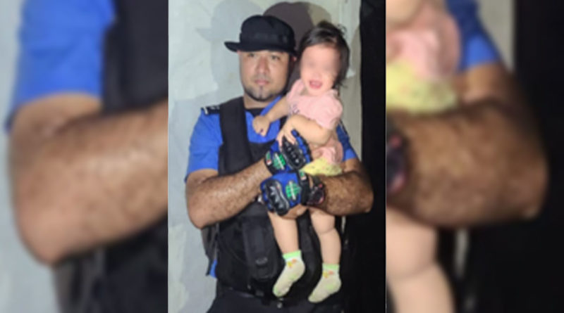 Oficial de la Policía Nacional junto a la niña de iniciales A.M.L.B rescata en la comunidad conocida como “Los Charcos”, municipio de Tipitapa.
