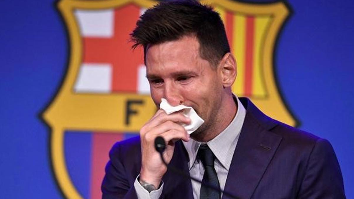 Ponen en venta el supuesto pañuelo que Messi uso en su despedida del Barcelona