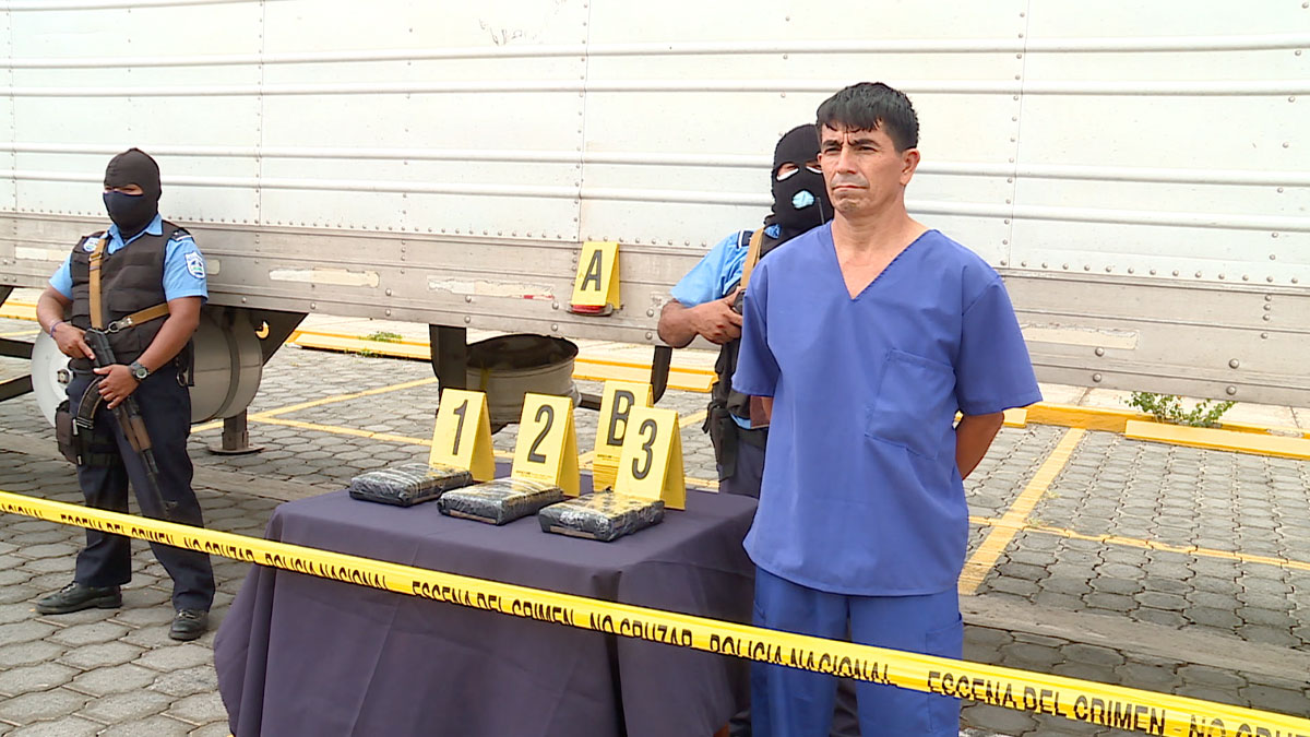 Santos David Acosta Sires de nacionalidad salvadoreño, durante la presentación de la Policía Nacional de Nicaragua, sobre la incautación de 3 kilos de cocaína en El Guasaule.