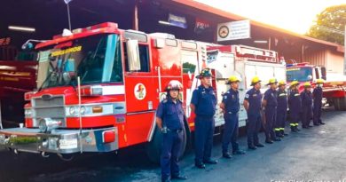 Camiones de bomberos y personal que fueron enviados a Villa Nueva