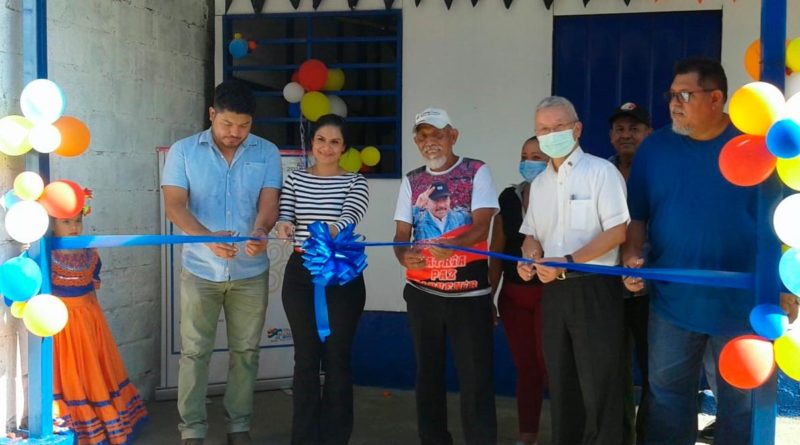 Representantes de la Alcaldía de Managua y la Embajada de Taiwán, junto al Protagonista Rafael de Jesús Cruz, en la entrega de Vivienda Digna en el Barrio Rubén Darío, Distrito I, Managua.