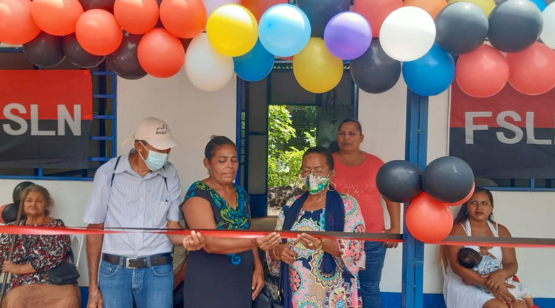 Rebeca de los Ángeles Juárez Noguera y su familia reciben vivienda digna en Rivas.