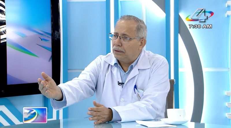 Doctor Carlos Sáenz, Secretario General del MINSA en la Revista en Vivo, jueves 30 de septiembre