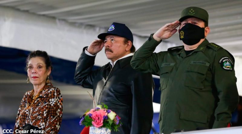 Presidente Comandante Daniel Ortega, la Vicepresidenta Compañera Rosario Murillo y el Comandante en jefe del Ejército de Nicaragua, general de Ejército Julio Cesar Avilés Castillo.