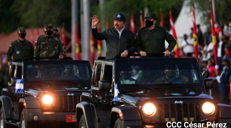 Presidente Comandante Daniel Ortega, junto al Comandante en jefe del Ejército de Nicaragua, general de Ejército Julio Cesar Avilés Castillo.