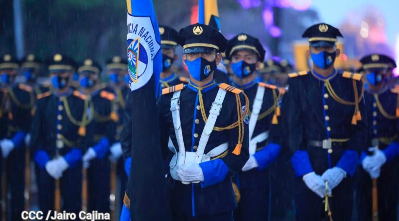 Elementos de la Policía Nacional de Nicaragua en el desfile policial en honor al 42 Aniversario su fundación