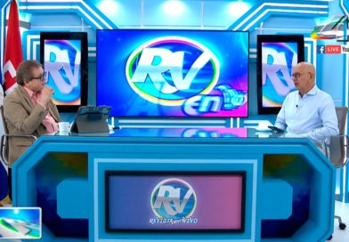 Arquitecto Luis Morales junto al director de la Revista En Vivo, Alberto Mora.