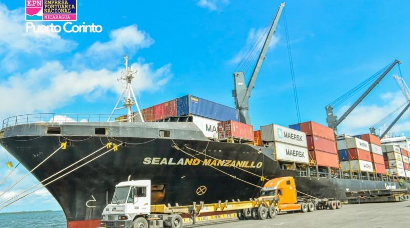 Imagen de uno de los buques con contenedores atendidos en los puertos de Nicaragua