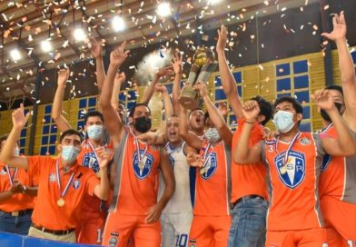 Jugadores del Frente Sur Rivas al coronarse campeón de la Primera División de Voleibol Masculino.