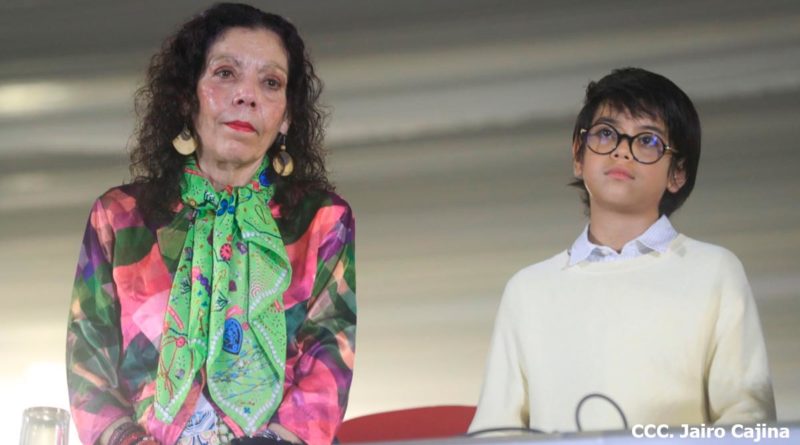 Foto Cortesía / Vicepresidenta de Nicaragua Rosario Murillo en el desfile de la Policía Nacional.