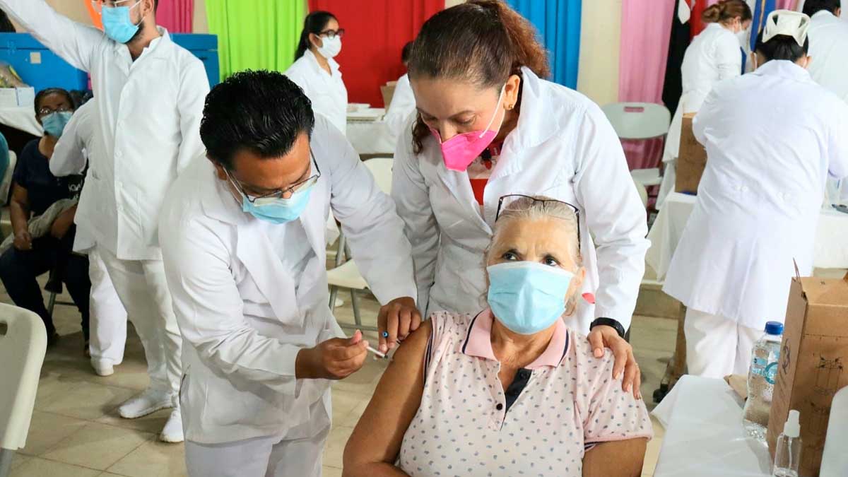 MINSA aplica segunda dosis de la vacuna contra el Covid–19 en los hospitales Bertha Calderón y Manolo Morales