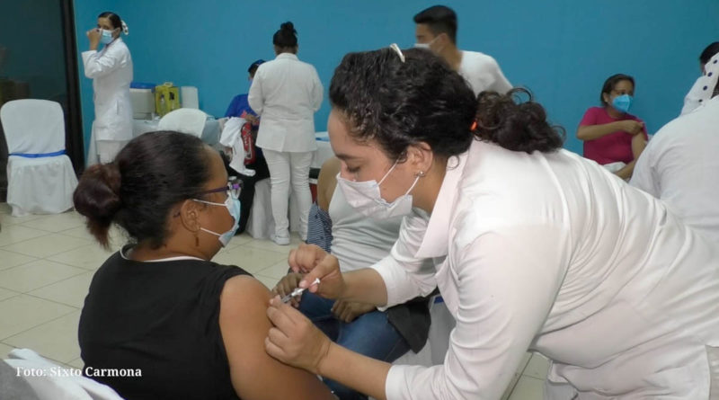 Personal médico del Ministerio de Salud aplican vacuna contra el Covid-19 en Rivas