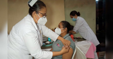 Personal médico del MINSA aplica vacuna contra el Covid-19 a pobladores de Juigalpa