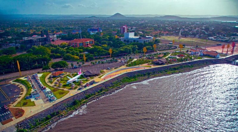 Vistas aérea del paseo Xolotlán en Managua, Nicaragua