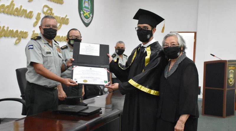 XI graduación de doctor en medicina y cirugía de la Escuela de Medicina