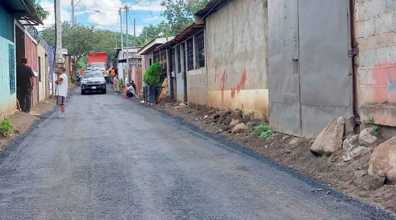 Vista de una de las calles asfaltadas en el barrio Georgino Andrade