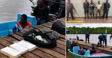 Delincuentes capturados con la droga incautada por elementos del Distrito Naval Caribe de la Fuerza Naval de Nicaragua.