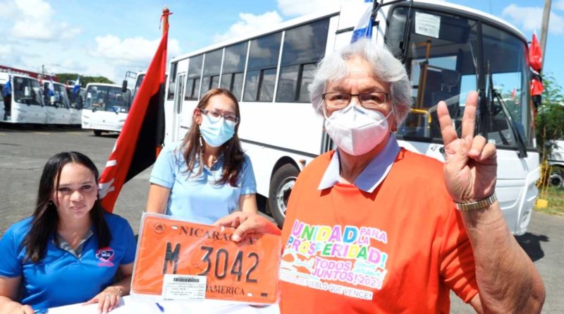 Entrega de buses a diferentes cooperativas de Managua