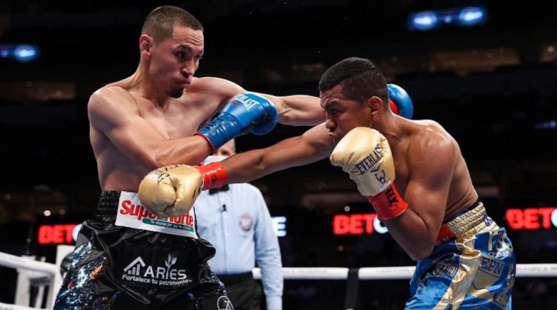 Román “Chocolatito” González y Francisco “El Gallo” Estrada durante se segundo combate en Estados Unidos.