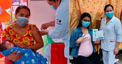 Embarazadas y madres lactantes siendo vacunada contra la COVID-19 en el Hospital Bertha Calderón de Managua.