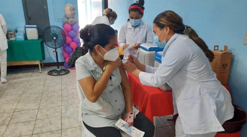 Embarazadas, puérperas y lactantes de Juigalpa, Chontales, reciben este lunes la primera dosis de la vacuna Pfizer