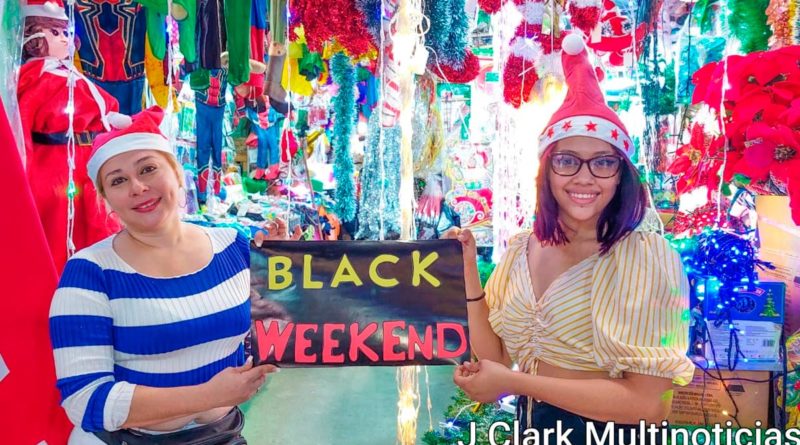 Comerciantes anunciando el inicio del Black Weekends en mercados populares del país