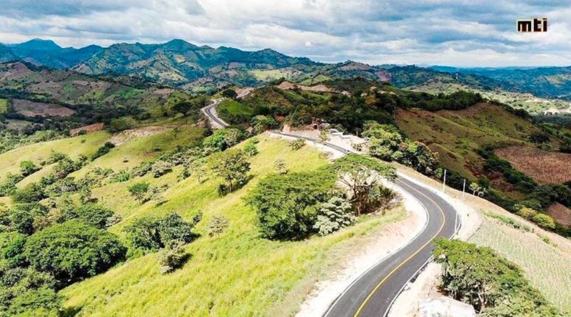 Vista aérea de la carretera San Bartolo – Wiwilí construida por el MTI